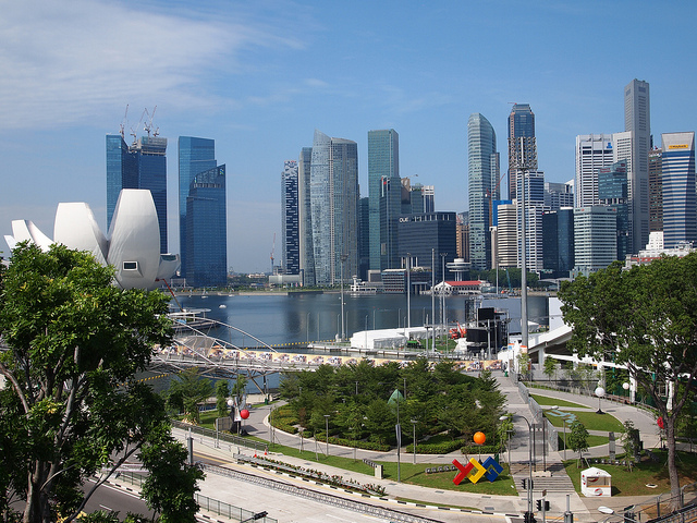 The Garden City. Singapore’s sustainability approach grew together with nation-building and encompasses influencing building industry and effecting lifestyle change among its citizens. Image: janebelindasmith, CC BY 2.0