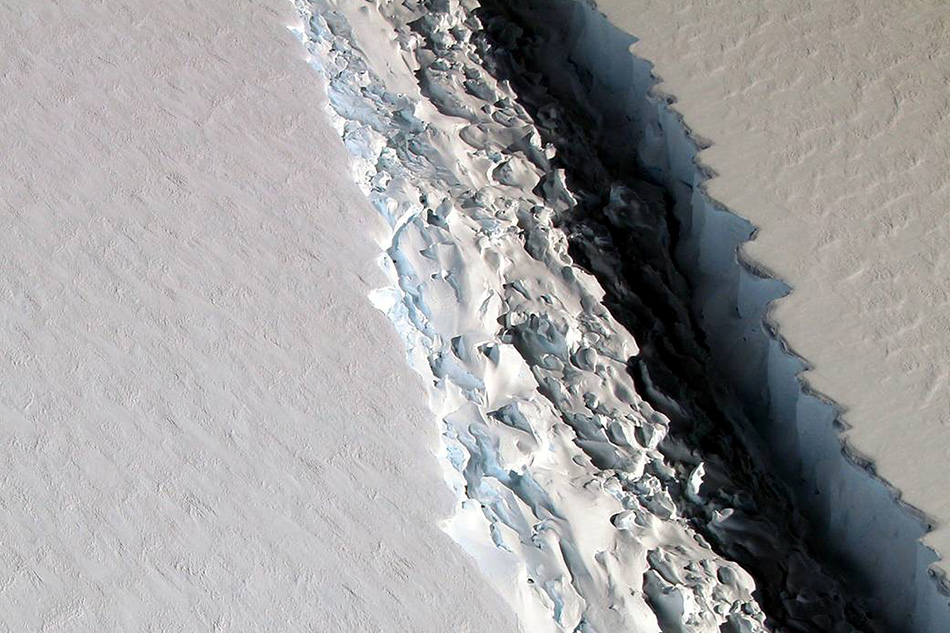 An oblique view of a massive rift in the Antarctic Peninsula's Larsen C ice shelf is shown in this November 10, 2016 photo taken by scientists on NASA's IceBridge mission in Antarctica. Courtesy John Sonntag/NASA/Handout via Reuters