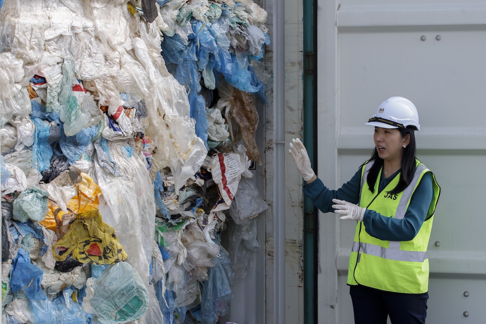 Malaysia’s Minister for the Environment and Climate Change Yeo Bee Yin shows plastics waste shipped from Canada before it was sent back on May 28, 2019. Photo: AFP via Andalou/Adli Ghazali