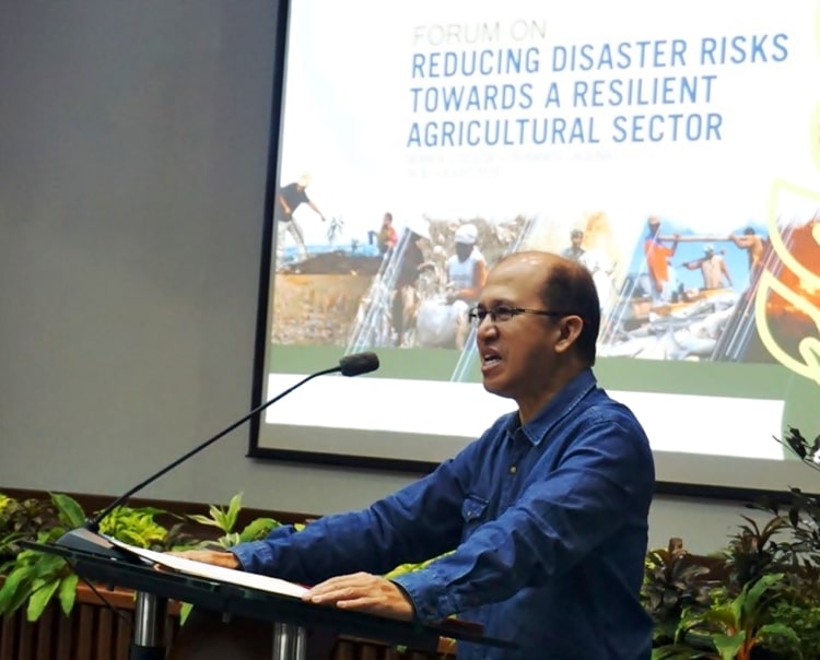 Dr. Glenn B. Gregorio, SEARCA Director, raises the need for building a resilient agricultural and rural landscape in the country during his opening remarks.
